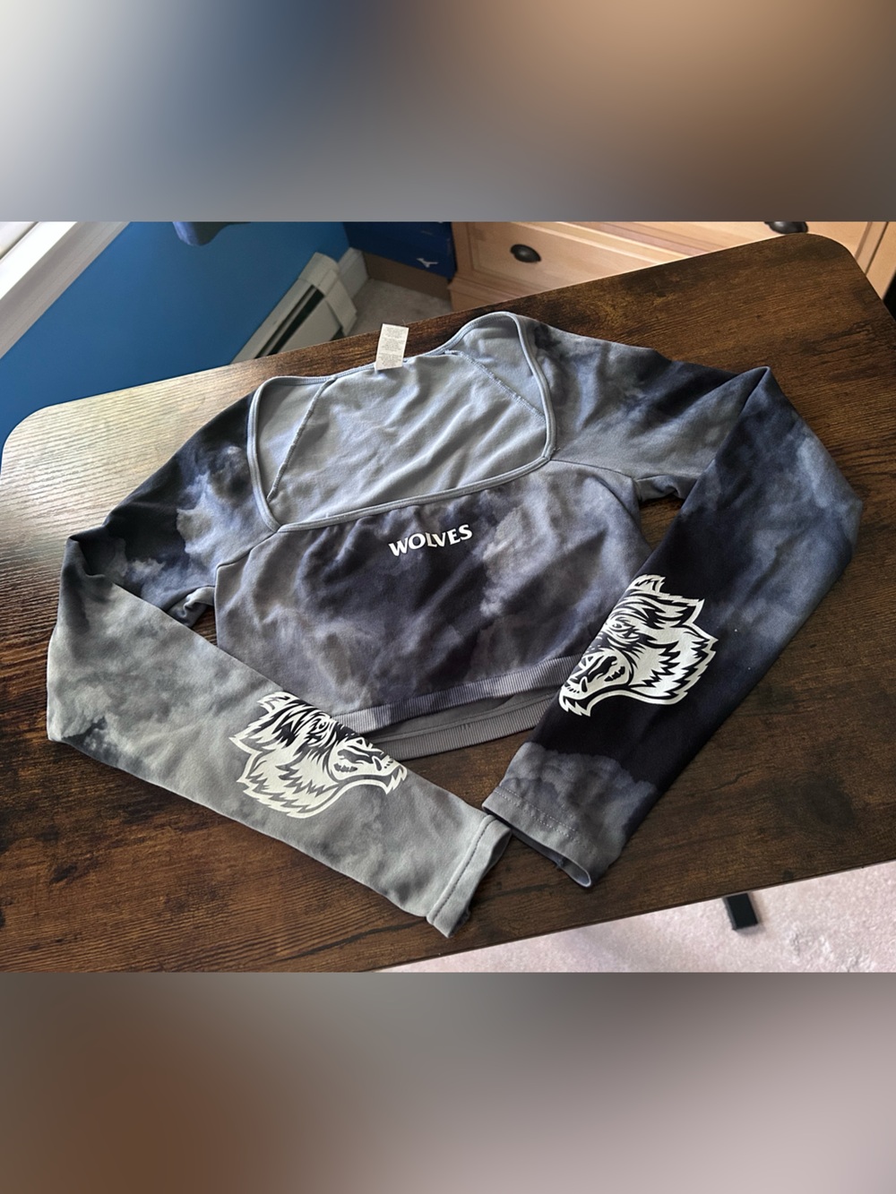 Darc Sport 'Wolves' Tie-Dye Crop Top - Gray/Black